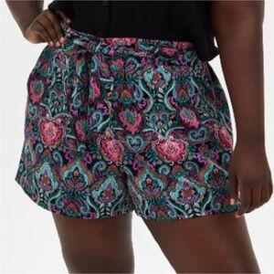 Torrid print crepe tie front shorts Size 4X New with tag